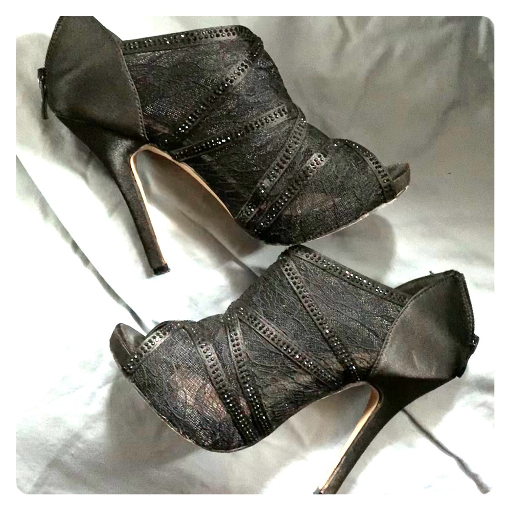 Selling heels, worn only twice